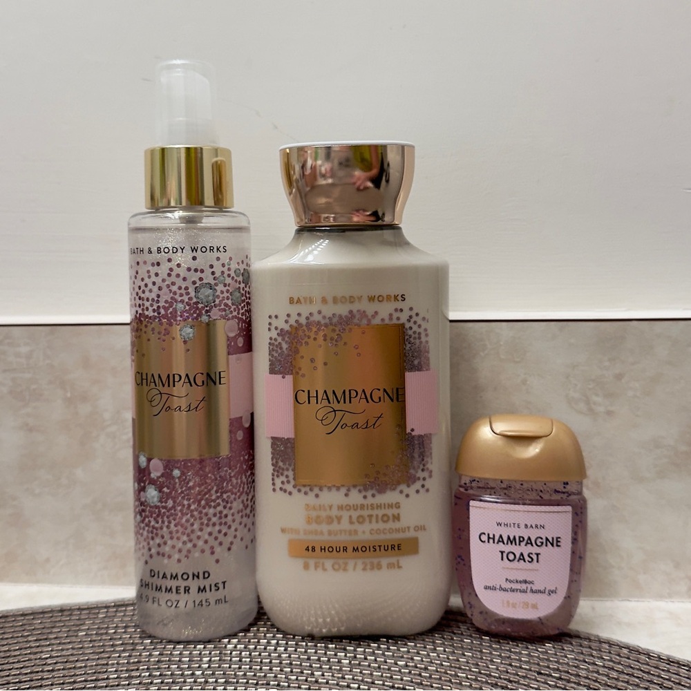 NWT Bath & Body Works Champagne Toast Set - Pink and White